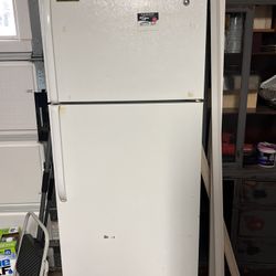 GE Top Freezer Bottom Fridge- Local Pickup$320