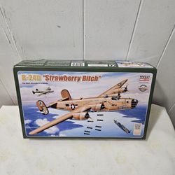 Minicraft Model Kits B-24D "Strawberry..."Skill Level 2 Open Box New Scale 1:72 