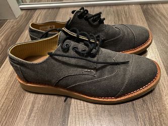 Toms dress shoes size 8 perfect condition, was just sitting in the closet not worn.