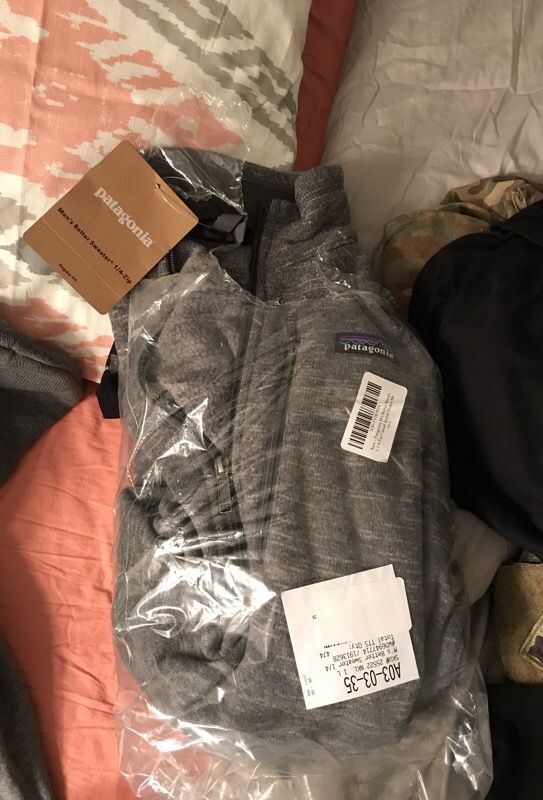 Brand new men’s dark grey Patagonia 1/4 sweater