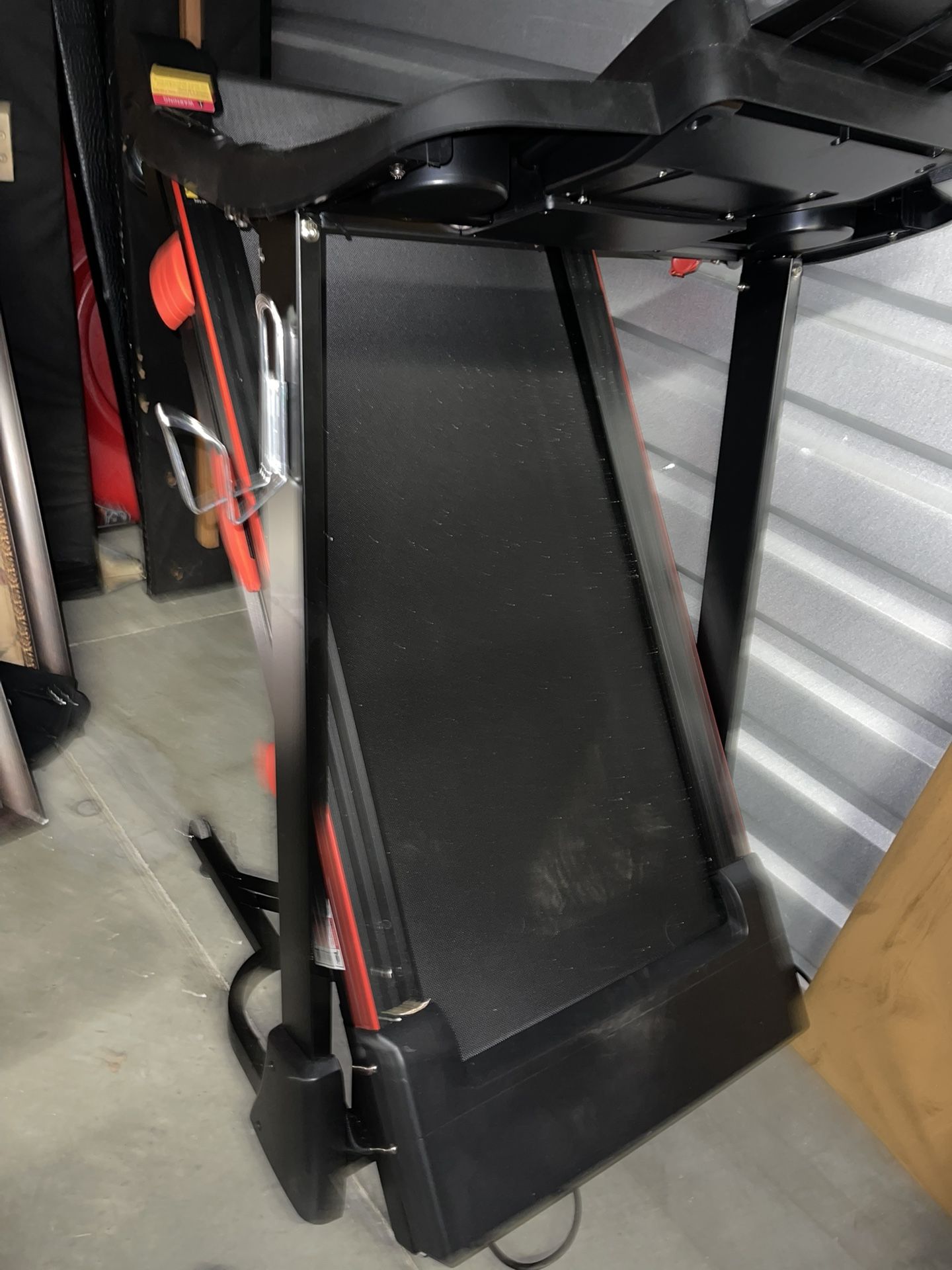 Treadmill with Incline and Digital Display – Priced to Sell Fast! for