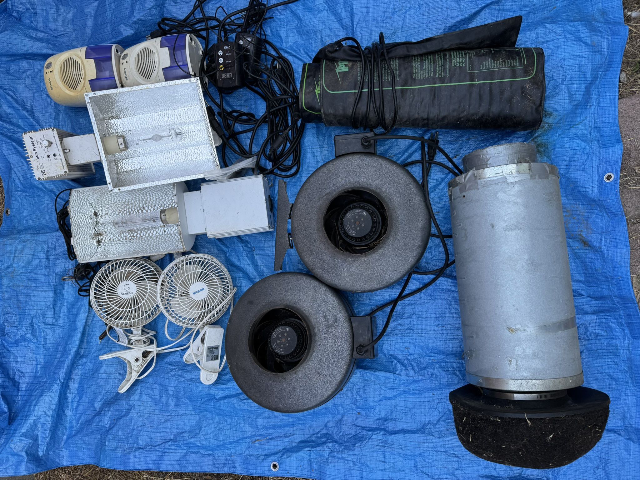 🔥 Indoor Grow Tent Setup – 2x 300W Lights, Inline Fans, Dehumidifiers, Heat Mats – $175 OBO