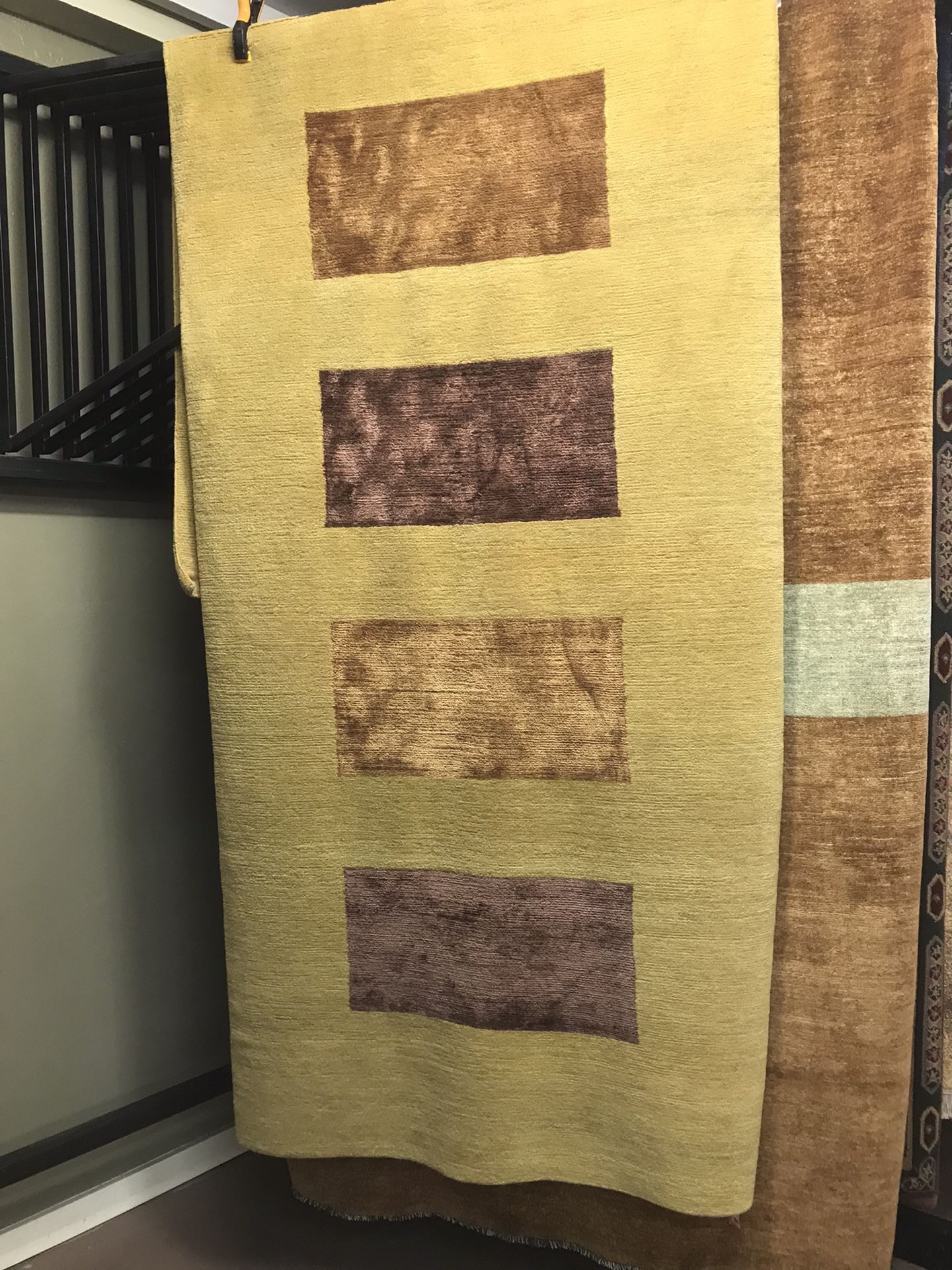 AREA RUG CUSTOM DESIGNED 4x12 100% wool Tibetan NEW AREA RUG TIBETANt INTERIOR DESIGNER QUALITY 100% WOOL SIZE: 4x12 CUSTOM DESIGNED ONE OF A KIND ARE