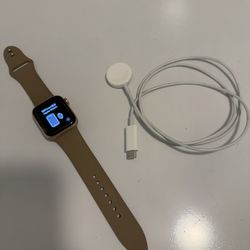 Gold Apple Watch SE GPS + Cellular First Generation 