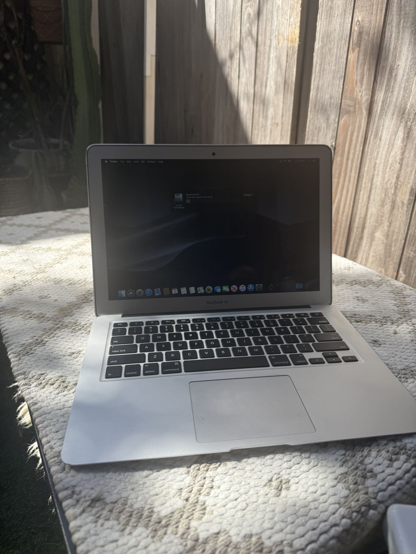 MacBook Air 13 Inch 8GB 128GB-SSD 2017