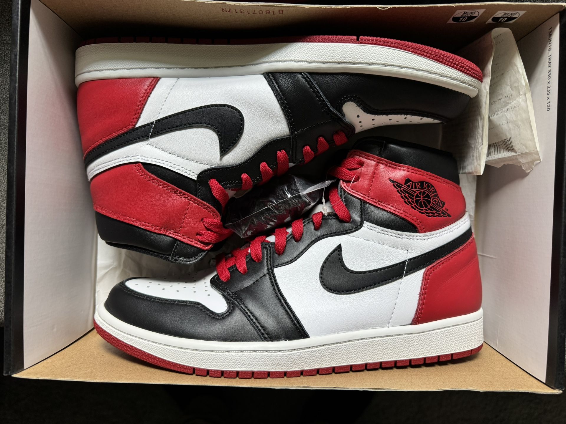 2016 Nike Air Jordan 1 High OG “BLACK TOE”