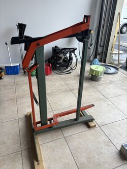 Josef Kihlberg Series 8611 Floor Carton Stapler, Manuel/Foot Operated