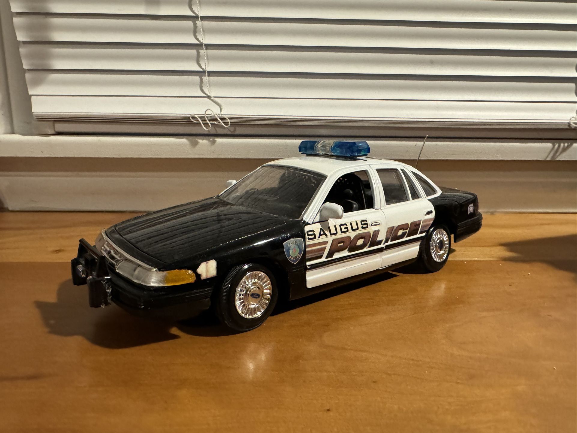 Saugus Police MA Ford Crown Victoria Police Interceptor 1:24 Custom Diecast Replica Police Car $50