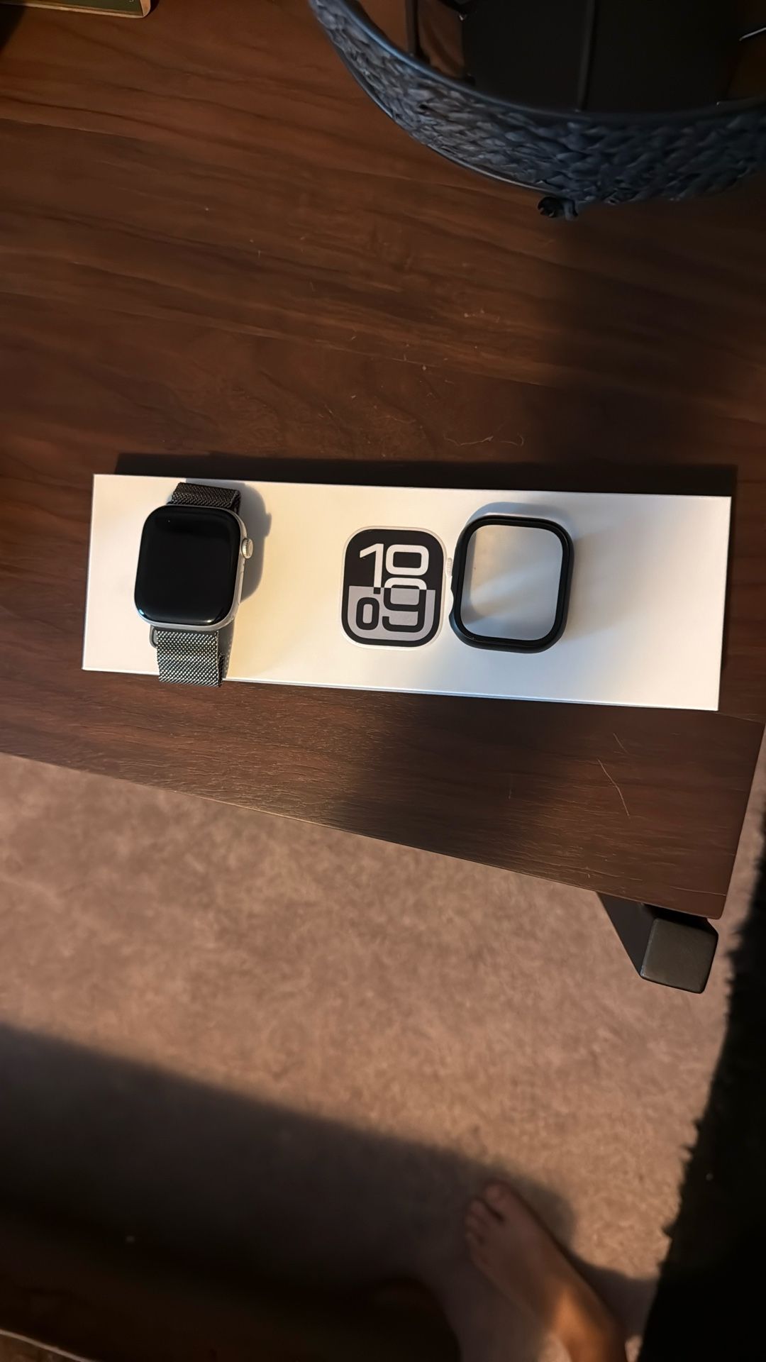 Apple Watch Series 10 44mm Non-GPS W Milanese loop, With Case. Charger IS Included