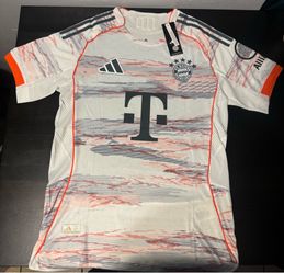 FC Bayern Munich 25/26 Olise