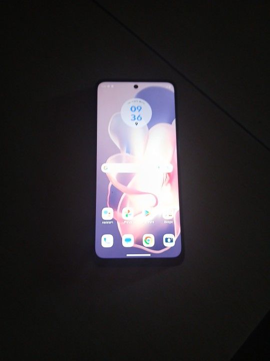 I have a moto G power 5G-2024 it works really good It's cricket Brand new