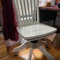 wooden revolving chair with wheels