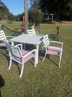 White Metal Patio Table & 4 Chairs Set – Outdoor Dining Furniture