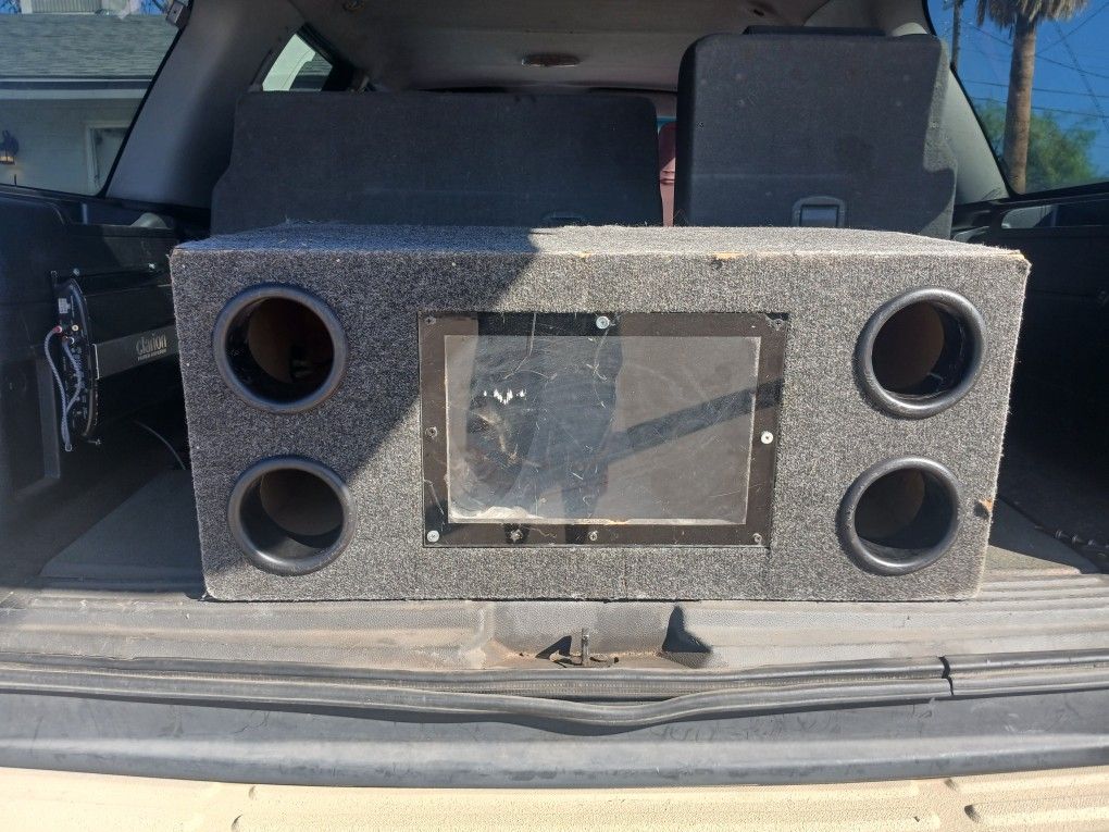 Rockford Fosgate R1 12s In A Bandpass Box With Clarion Amp