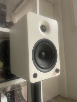 Kanto YU6MW Powered Bookshelf Speakers with Bluetooth and Phono Preamp | Pair | Matte White