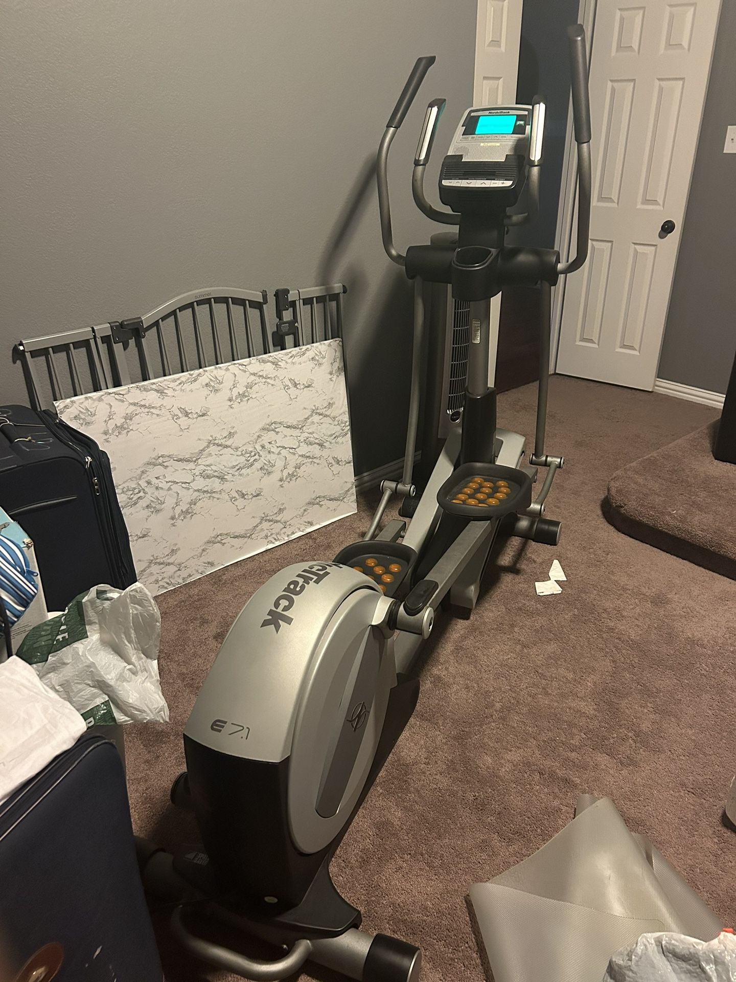 NordicTrack E 7.1 Elliptical (fully Functional) Open To Negotiations
