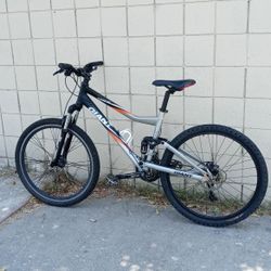 Bike Giant Yukon Ex Frame Size M Tire Size 26