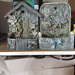2 Garden Wall Bird Feeders