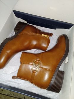 Size 6M Women Tommy Hilfiger boots with Original box