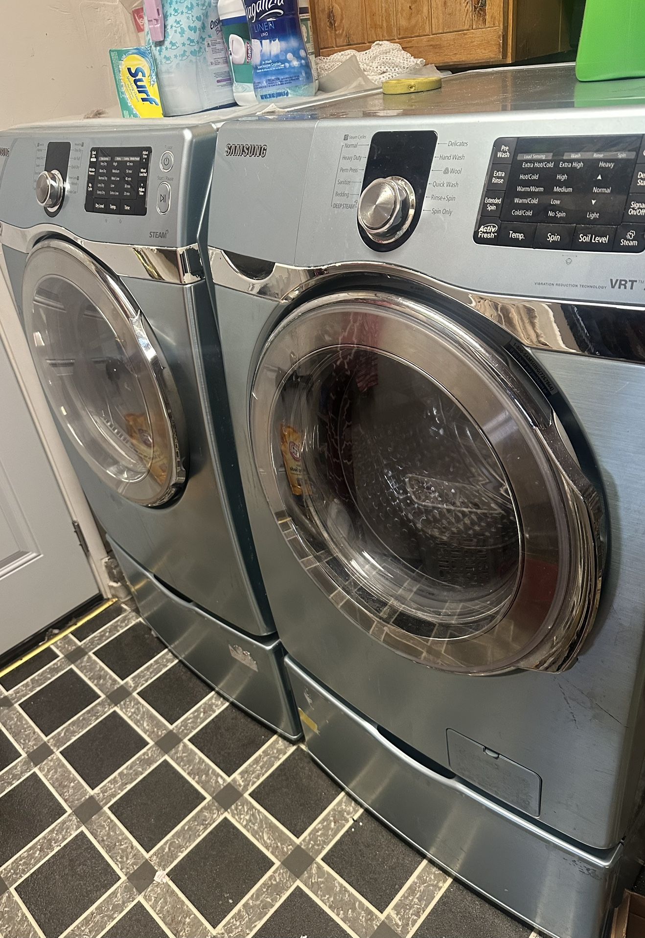 Samsung washer and dryer set with pedestals