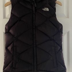 North Face Women’s Full Zip Quilted Puffer Vest 550 Fill Size S/P Color Burgundy