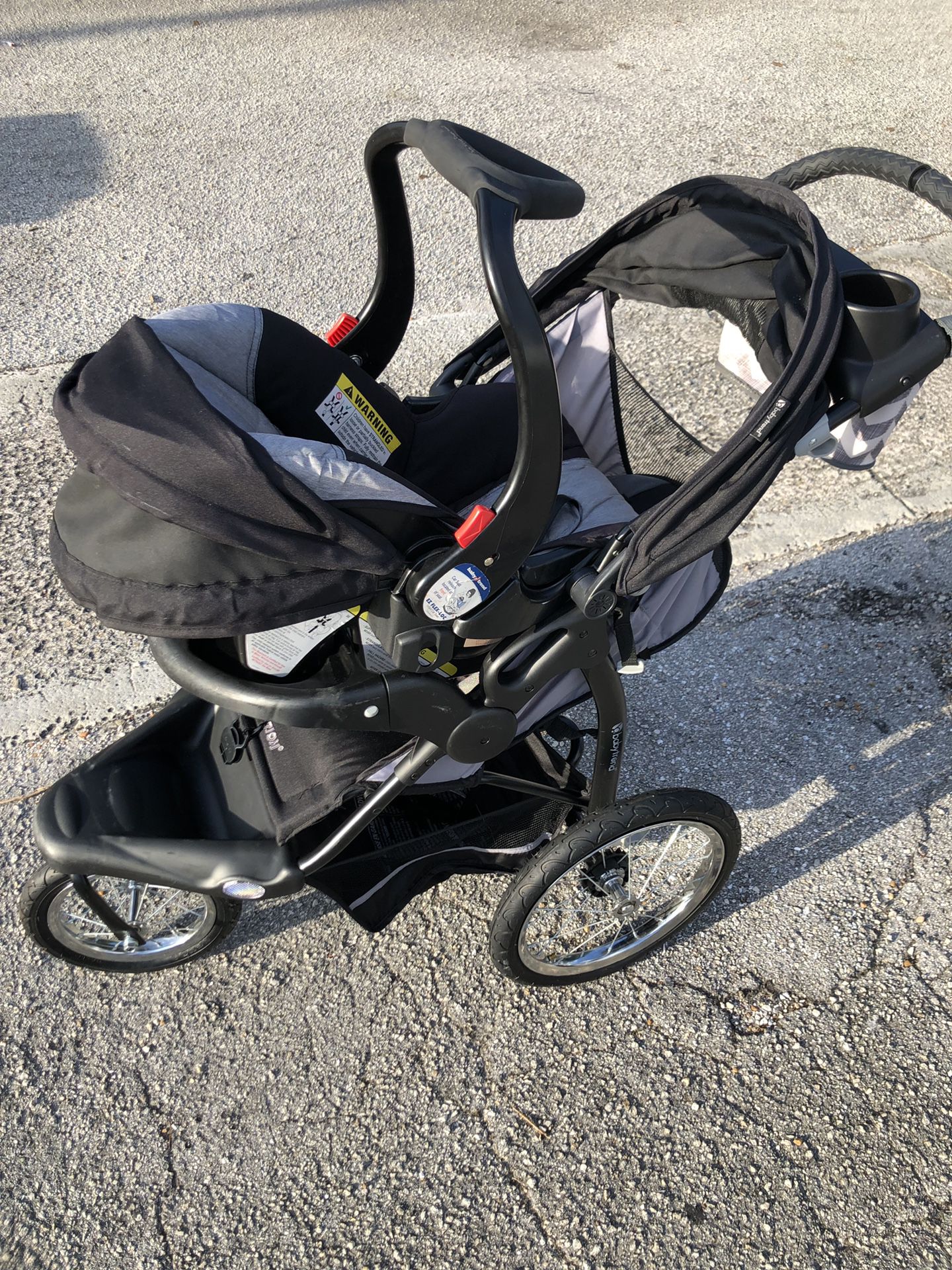 Stroller and car seat baby trend!!