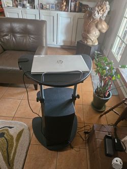 PORTABLE ROLLING LABTOP STAND