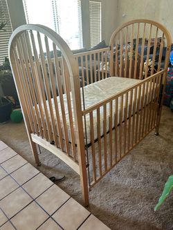 Wooden Baby Crib with Mattress