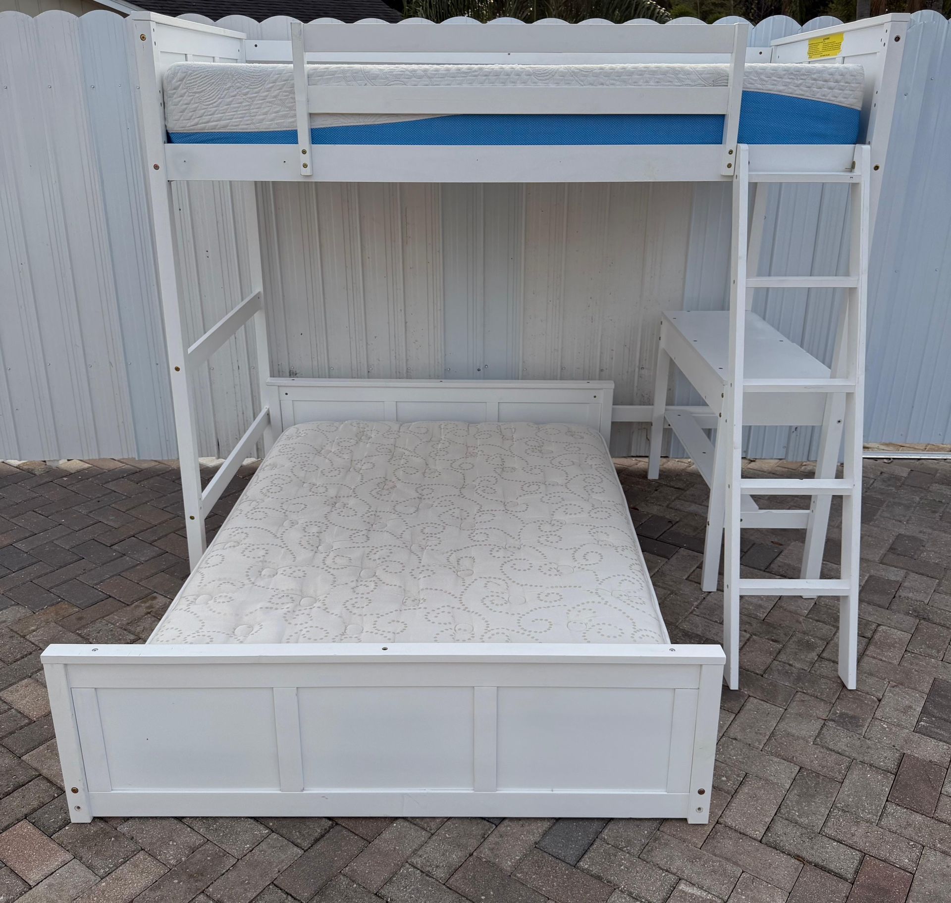 Nice bunk bed with desk, Twin over Full size. Mattresses included. White. Delivery available for an additional cost. Everything in perfect condition.