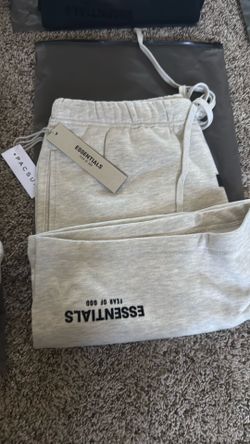 light oatmeal essentials shorts men’s large