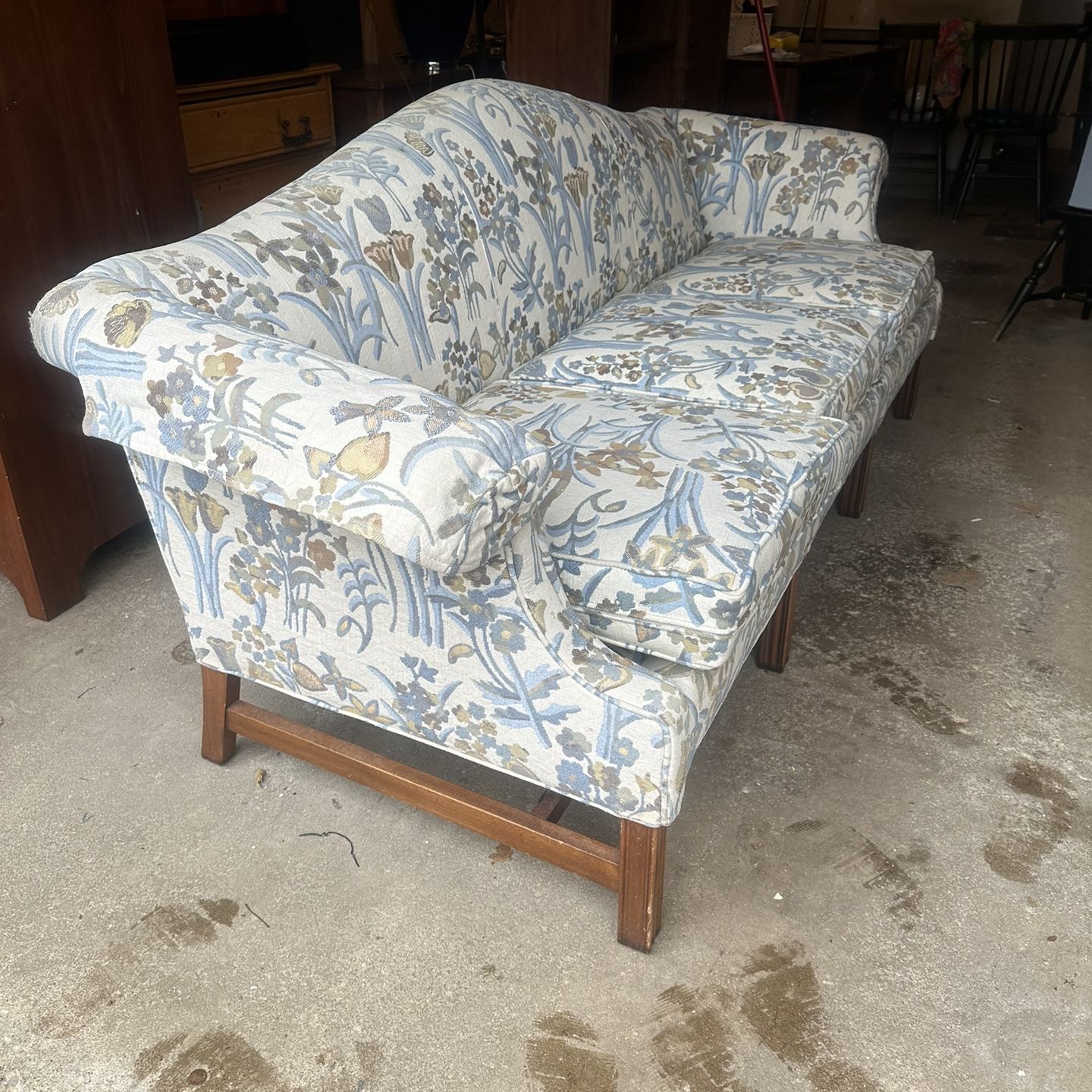 Vintage Floral Design Couch 