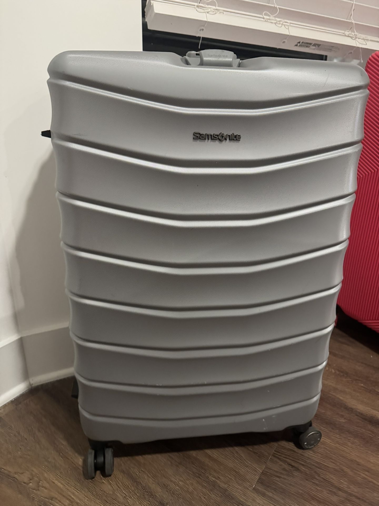 Samsonite Medium Suit Case