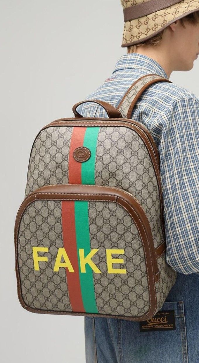 260$  Gucci  2021  Backpack                      Handbag 