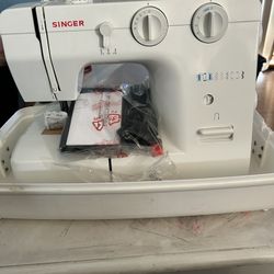 Singer Sewing Machine 1525
