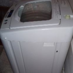 Magic Chef Portable small Washer Model: MCSTCW09W1.  0.9 cu. ft. Compact Portable Top Load in White.  FIRM PRICE. IN EAGLE ROCK 