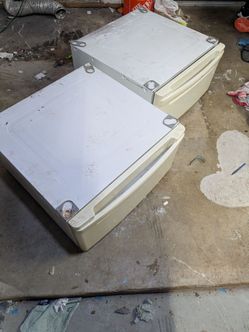 Washer dryer pedestals