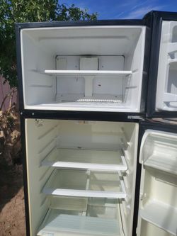 Refrigerator M