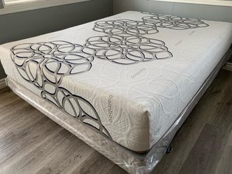 Full Size Sky Comfort Bamboo Hybrid Cooling Gel Memory Foam Mattress and Boxspring