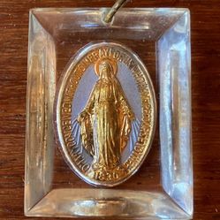 Vintage Catholic/Virgin Mary Gold Color Pendant 