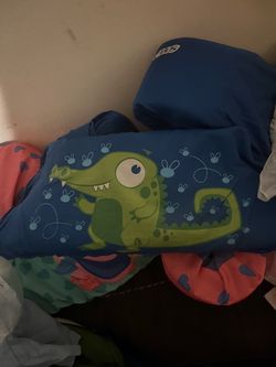 Boys size 3-5 swim floaty