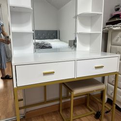 Vanity Set With lighted Mirror