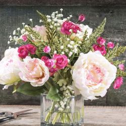 Beautiful, all-natural flower arrangements for Valentine’s Day 