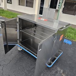 Pedigo 3 Gen closed case cart