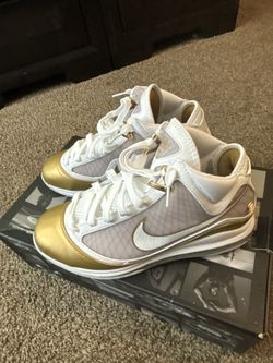 Lebron 7s China Moon (Size 10)
