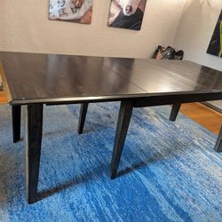 Dining Room Table - Plus Two Expansion leafs