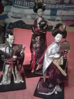 Three Chinese dolls