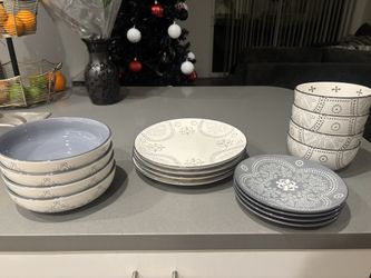 Baum Phara Gray 16 Piece Dining Set