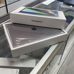 2022 13”MacBook Pro M2 256ssd 