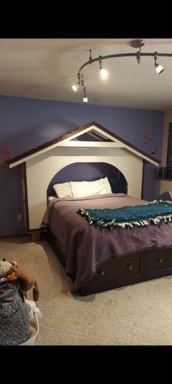 House Shaped Headboard/Shelving