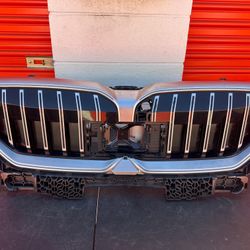 2024 2025 BMW 530i, 540i, UPPER GRILLE AIR SHUTTER + FRONT BUMPER GRILLE CENTER OEM